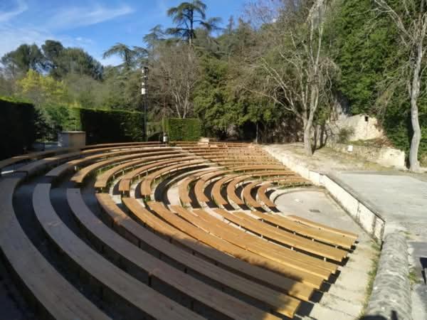 La Fee Viviane Et Michel L'Enchanteur Robion en Luberon Exterior foto