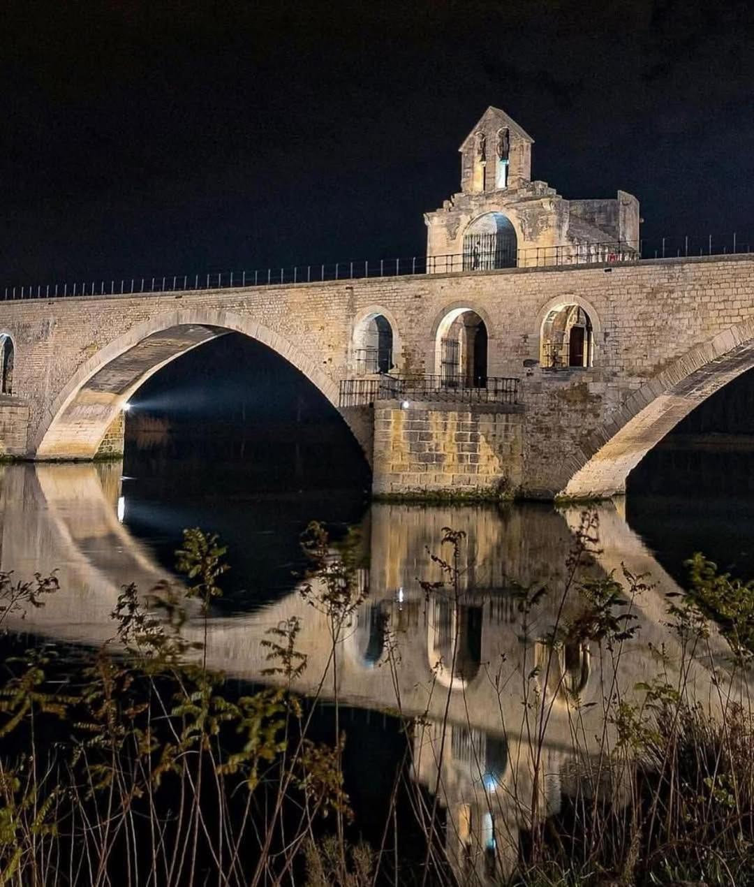 La Fee Viviane Et Michel L'Enchanteur Robion en Luberon Exterior foto