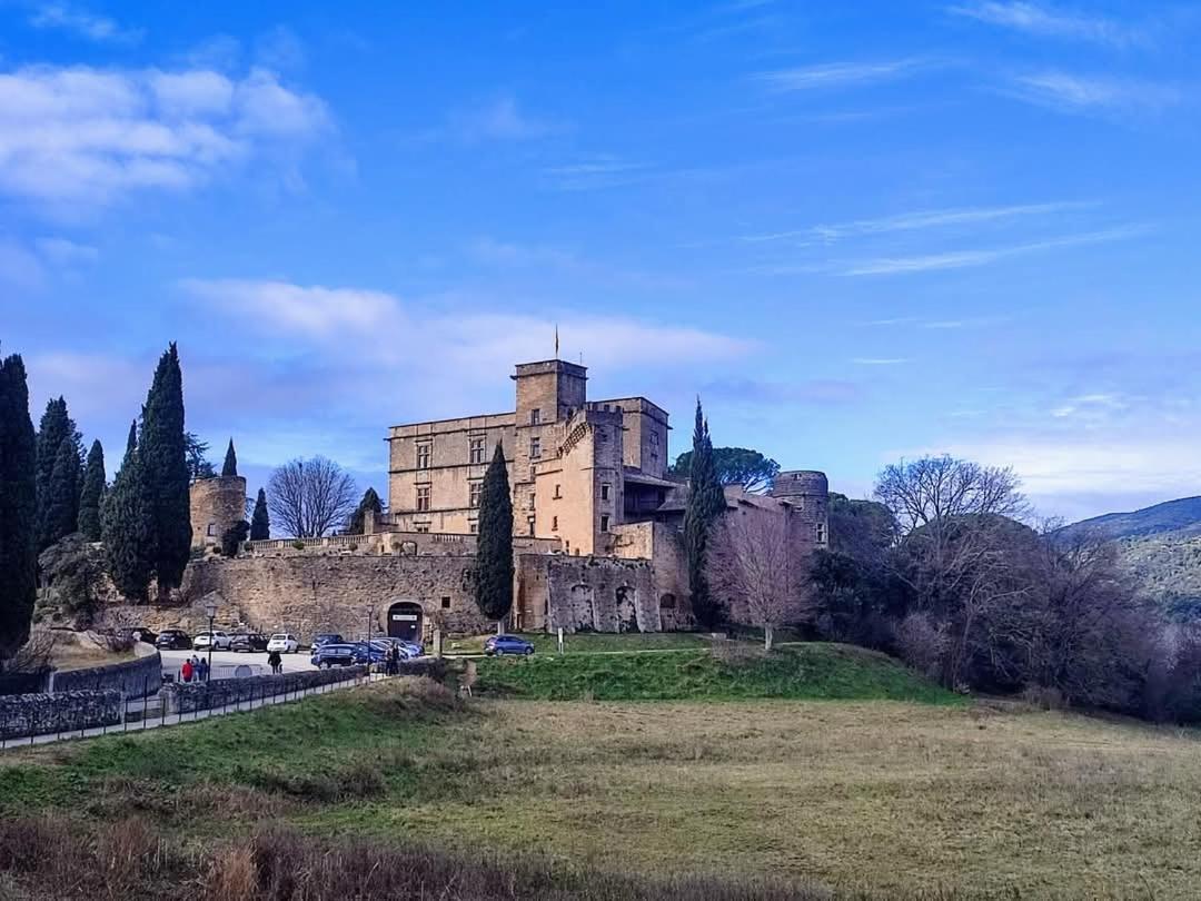 La Fee Viviane Et Michel L'Enchanteur Robion en Luberon Exterior foto